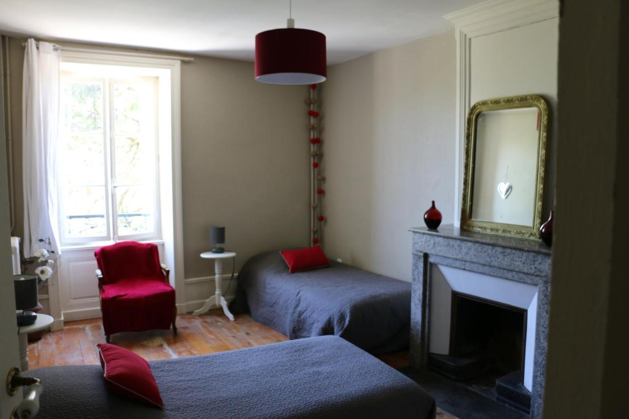 Chambres Et Table L' Echappee Bouvesse-Quirieu Exteriör bild